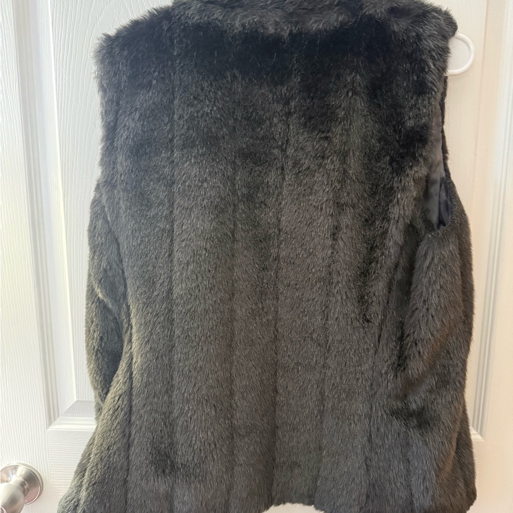 Banana Republic Women's Faux Fur Vest - Black - Picture 5 of 6